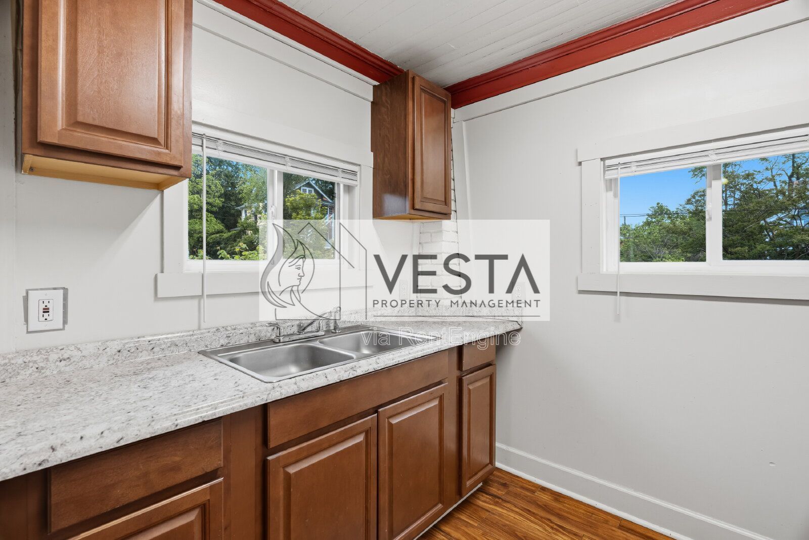 Charming 2BR Apartment in Charlotte Street Corridor – Utilities Included property image