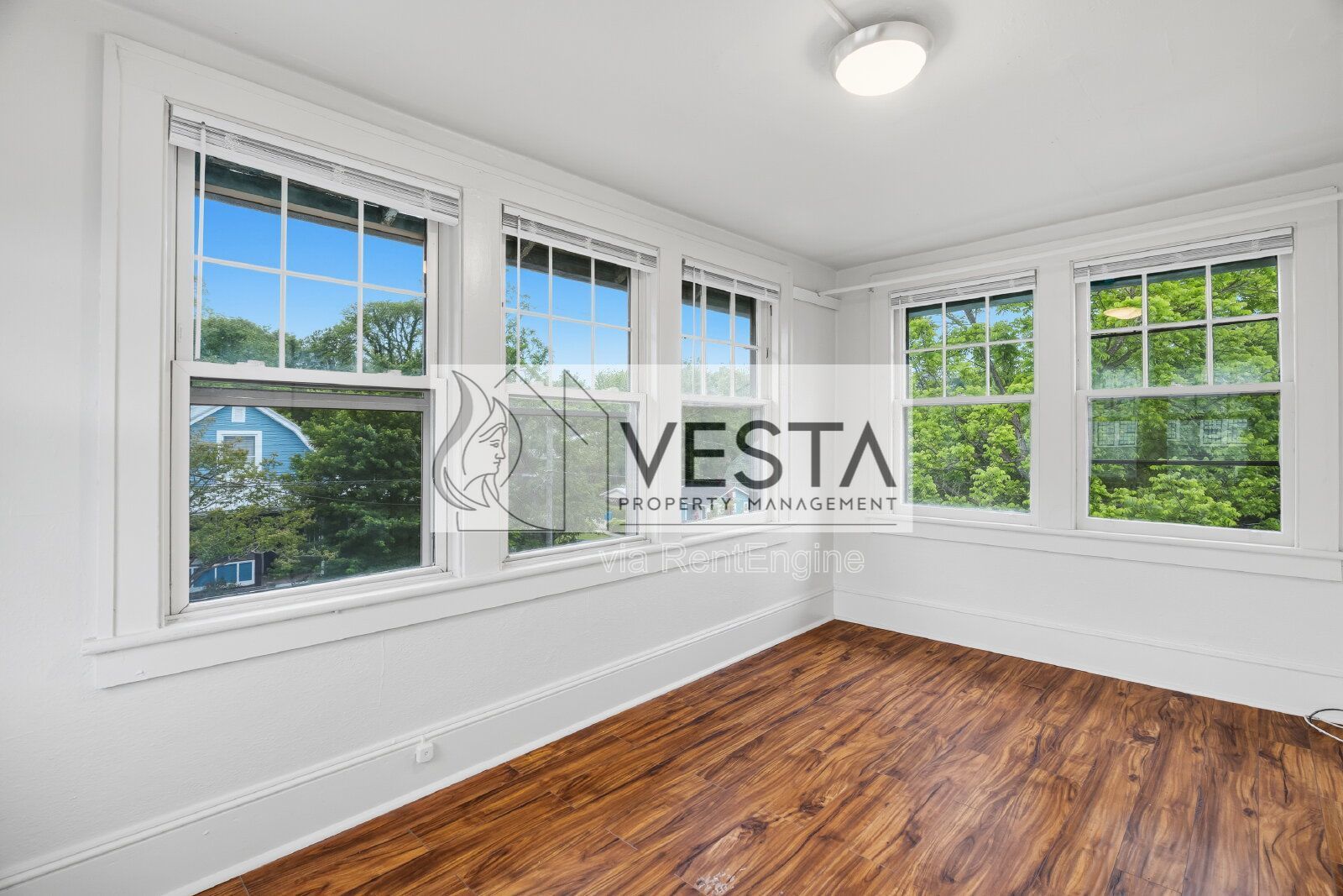 Charming 2BR Apartment in Charlotte Street Corridor – Utilities Included property image