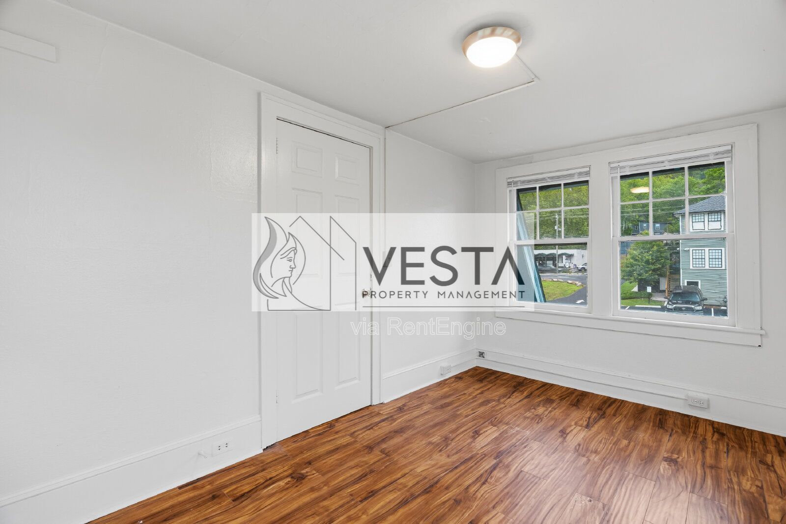 Charming 2BR Apartment in Charlotte Street Corridor – Utilities Included property image