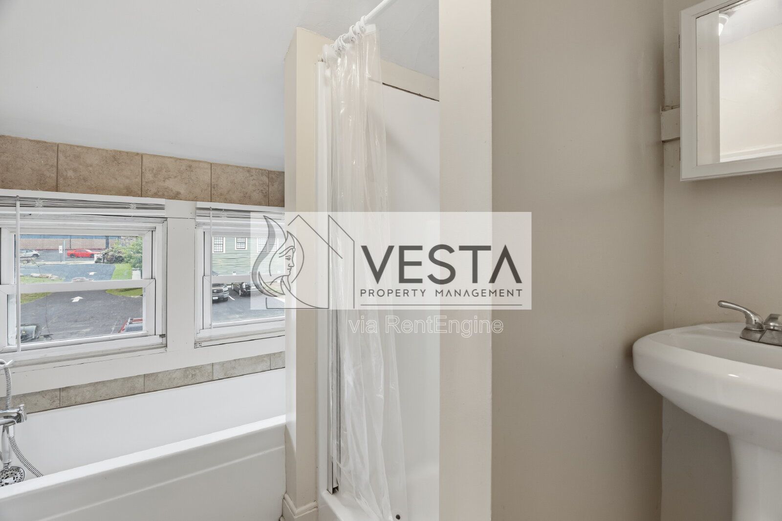 Charming 2BR Apartment in Charlotte Street Corridor – Utilities Included property image