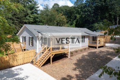 2 Bedroom, Fenced in Yard, Black Mountain! property image