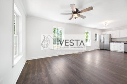 2 Bedroom, Fenced in Yard, Black Mountain! property image