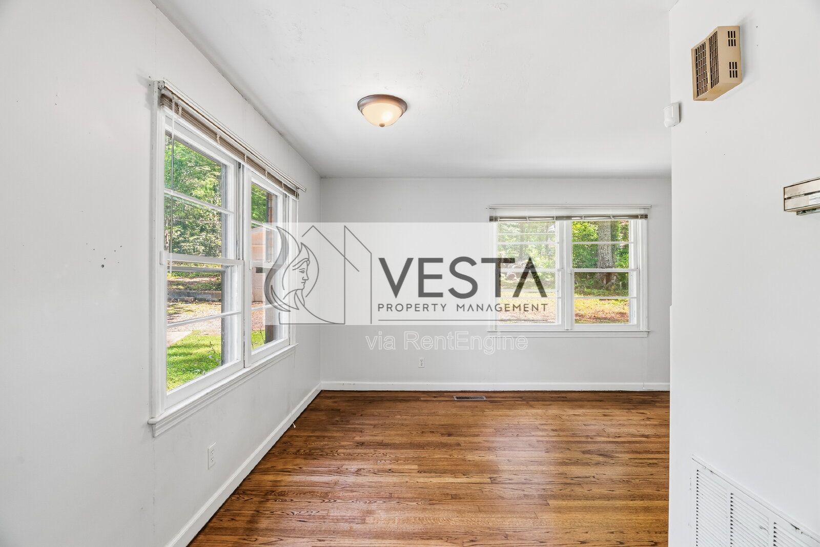 Two-Bedroom Cottage w/ Large Garage - Minutes to Hendersonville property image
