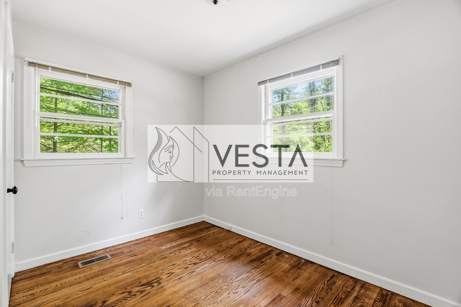 Two-Bedroom Cottage w/ Large Garage - Minutes to Hendersonville property image