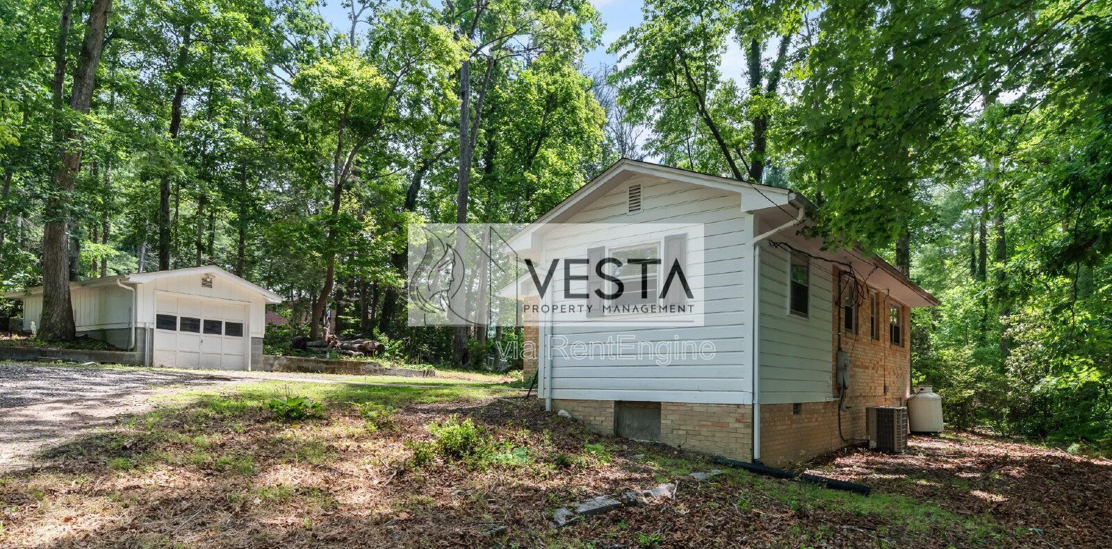 Two-Bedroom Cottage w/ Large Garage - Minutes to Hendersonville property image