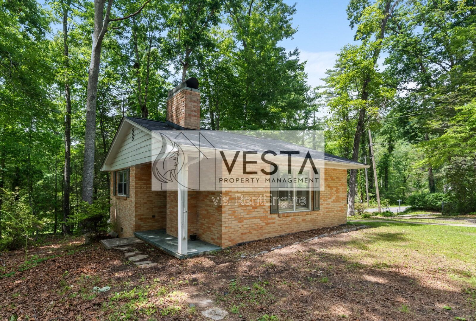 Two-Bedroom Cottage w/ Large Garage - Minutes to Hendersonville property image