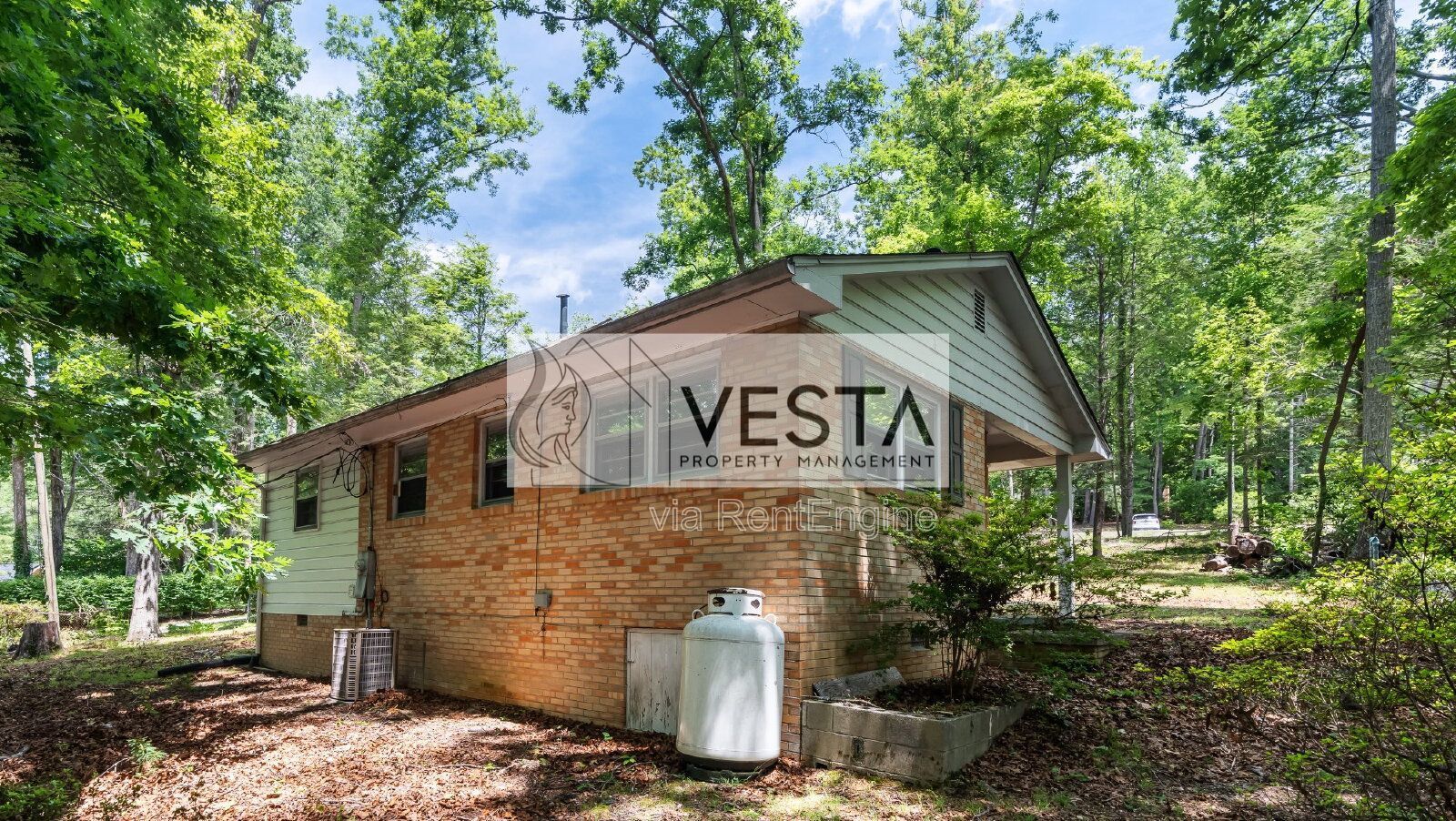 Two-Bedroom Cottage w/ Large Garage - Minutes to Hendersonville property image