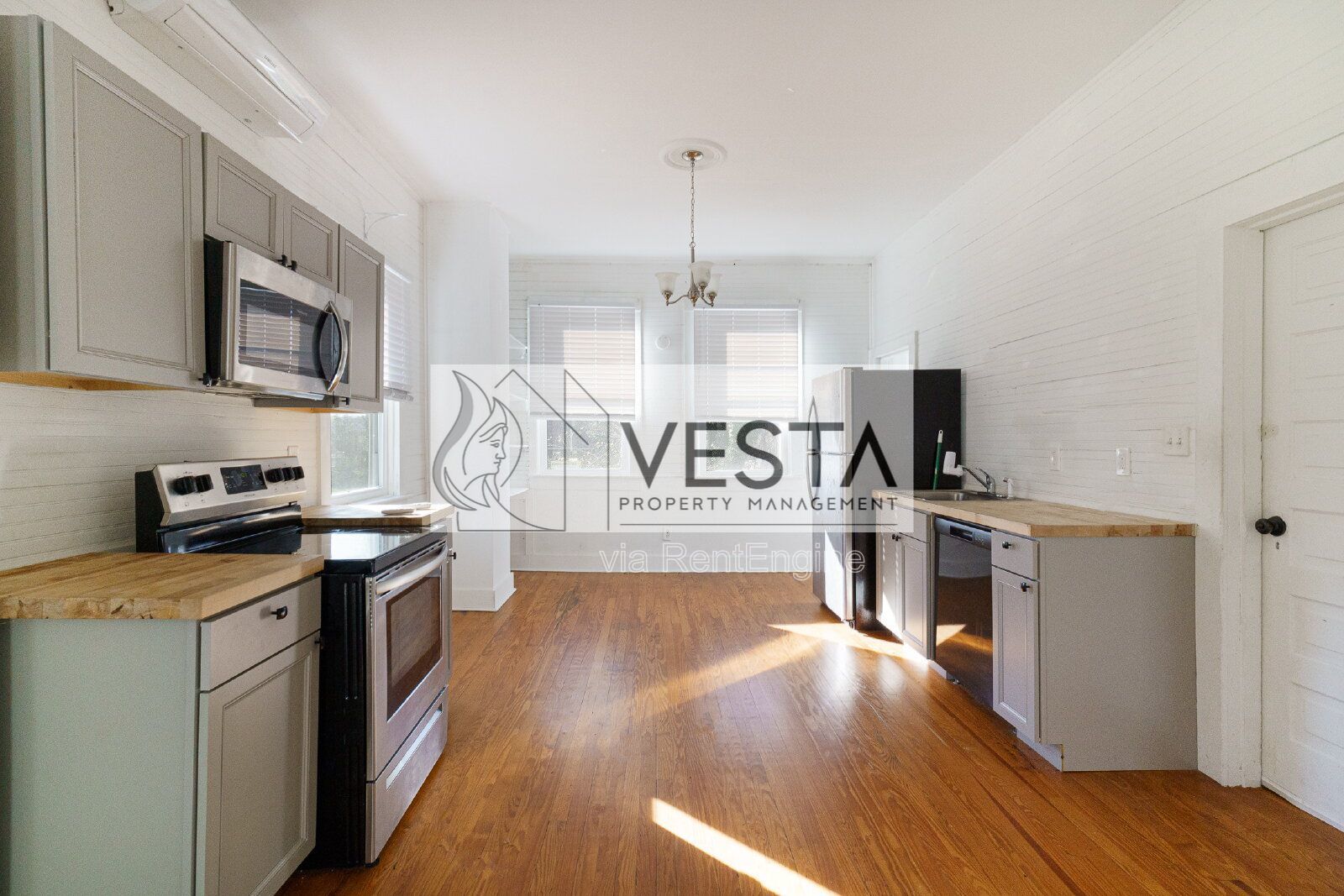 Charming 2-Bedroom, 1-Bathroom Home for Rent in Woodfin, NC property image
