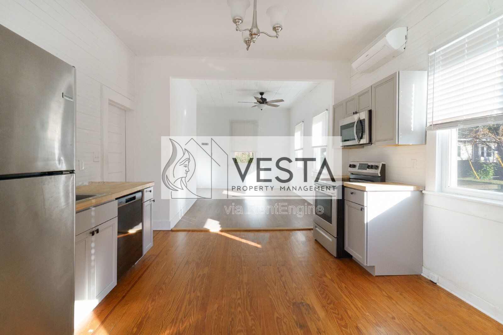 Charming 2-Bedroom, 1-Bathroom Home for Rent in Woodfin, NC property image