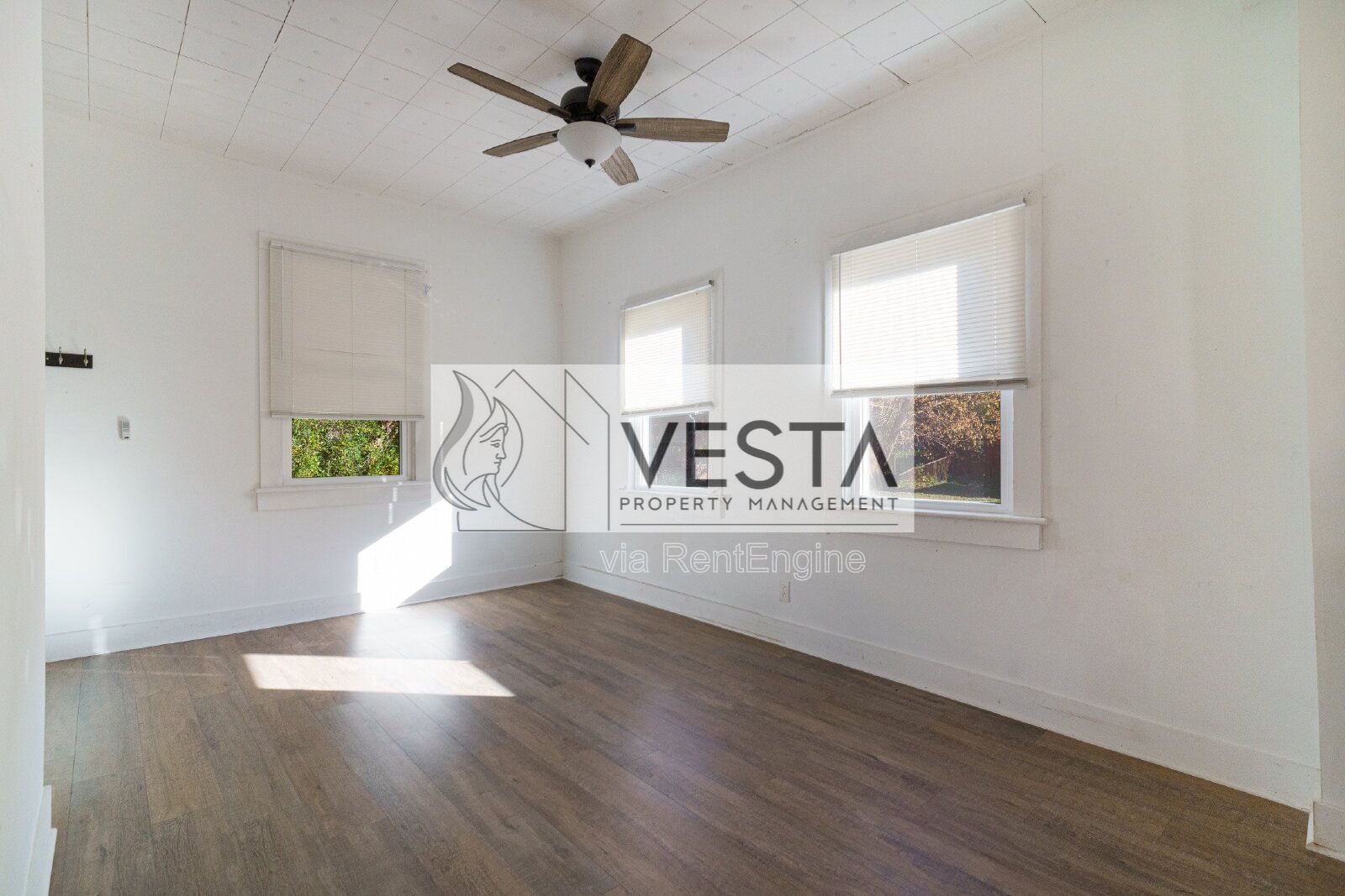 Charming 2-Bedroom, 1-Bathroom Home for Rent in Woodfin, NC property image
