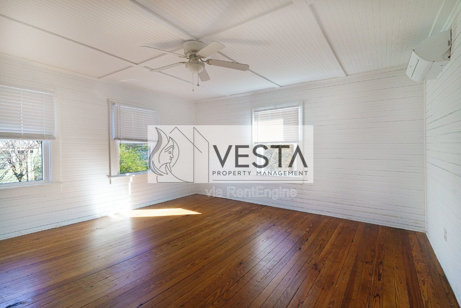 Charming 2-Bedroom, 1-Bathroom Home for Rent in Woodfin, NC property image