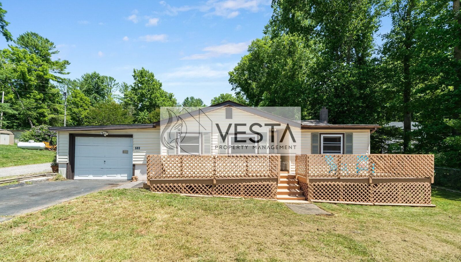 Quiet 2BR/2BA Home with Attached Garage – Swannanoa / East Asheville Area property image
