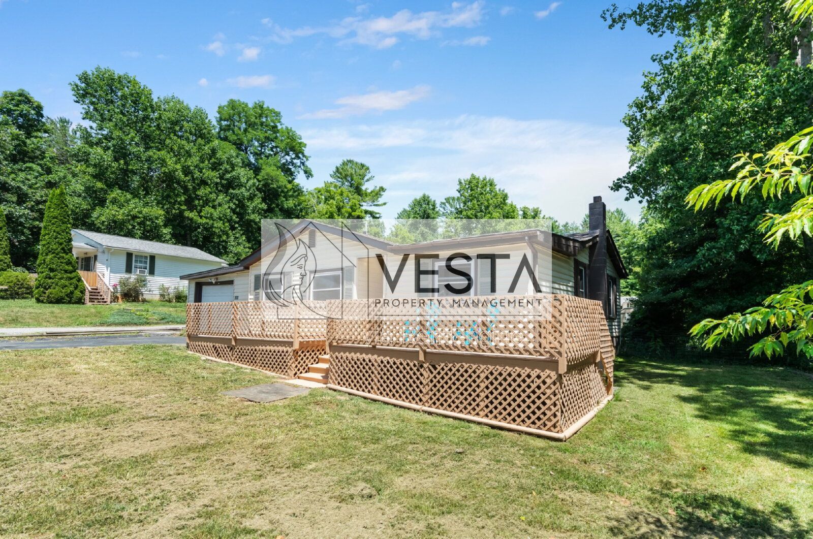 Quiet 2BR/2BA Home with Attached Garage – Swannanoa / East Asheville Area property image